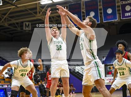 Thumbnail 1 in Yorktown vs Pike (Fieldhouse Classic) photogallery.