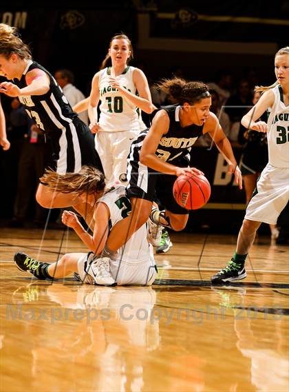 Thumbnail 2 in D'Evelyn vs. Pueblo South (CHSAA 4A Final) photogallery.