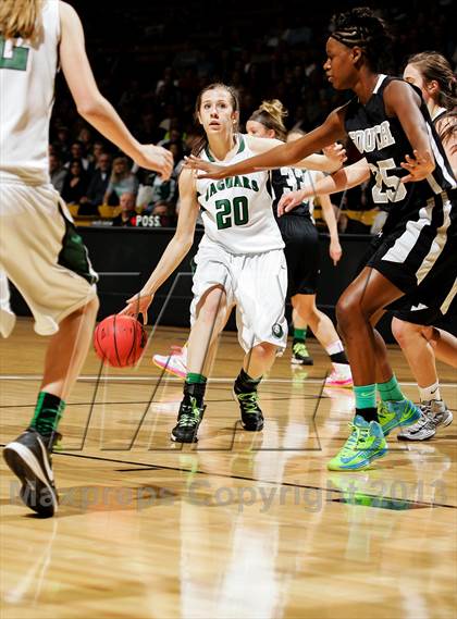 Thumbnail 1 in D'Evelyn vs. Pueblo South (CHSAA 4A Final) photogallery.