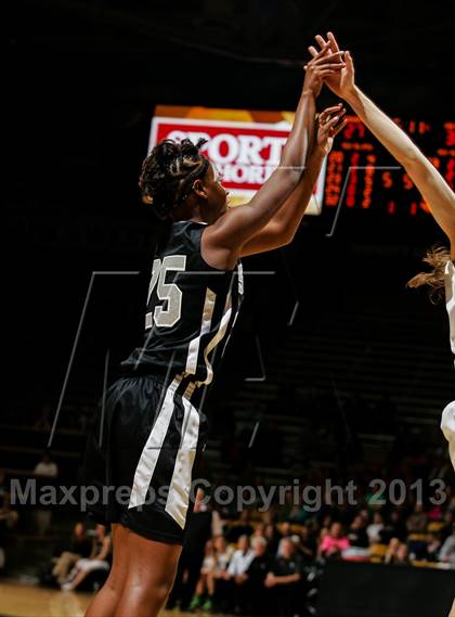 Thumbnail 2 in D'Evelyn vs. Pueblo South (CHSAA 4A Final) photogallery.