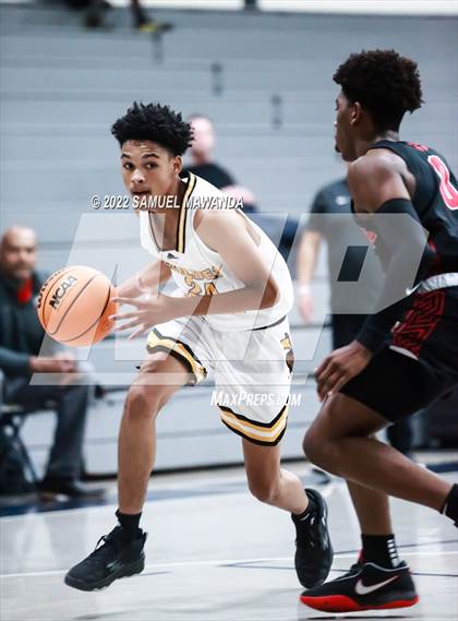 Thumbnail 2 in Village Christian vs King/Drew (20th Annual Rose City Round Ball Classic) photogallery.