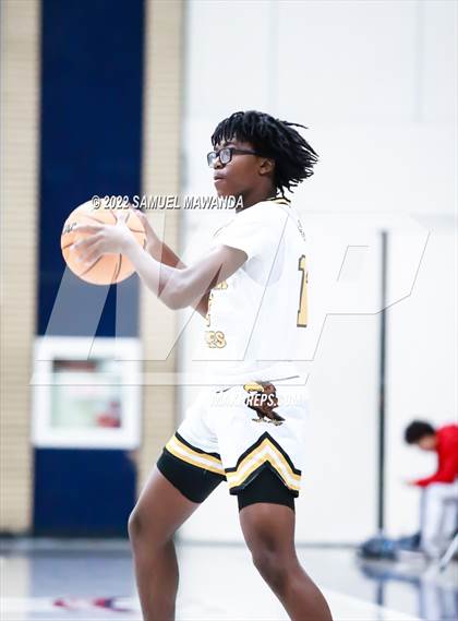 Thumbnail 3 in Village Christian vs King/Drew (20th Annual Rose City Round Ball Classic) photogallery.