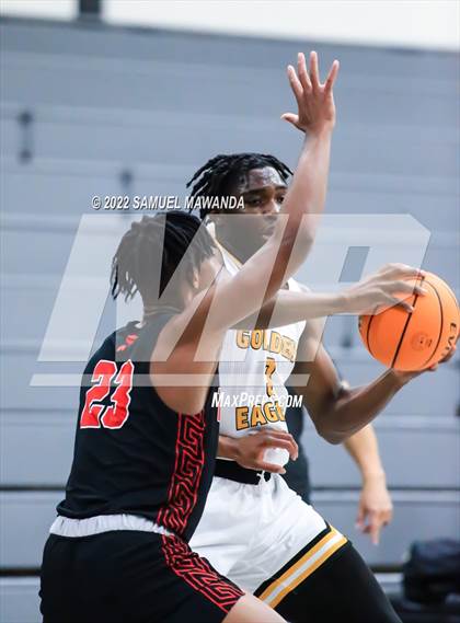 Thumbnail 2 in Village Christian vs King/Drew (20th Annual Rose City Round Ball Classic) photogallery.