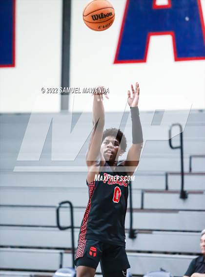 Thumbnail 2 in Village Christian vs King/Drew (20th Annual Rose City Round Ball Classic) photogallery.