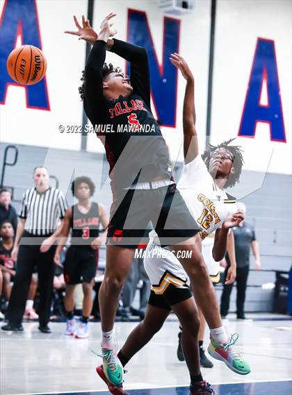 Thumbnail 1 in Village Christian vs King/Drew (20th Annual Rose City Round Ball Classic) photogallery.