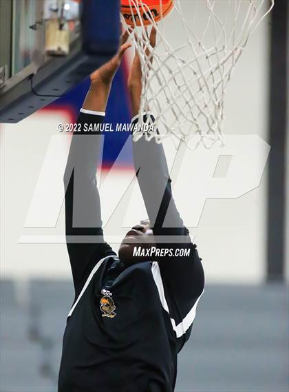 Thumbnail 2 in Village Christian vs King/Drew (20th Annual Rose City Round Ball Classic) photogallery.