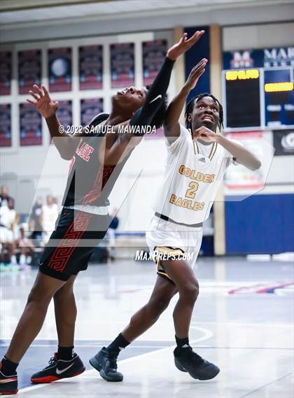 Thumbnail 2 in Village Christian vs King/Drew (20th Annual Rose City Round Ball Classic) photogallery.