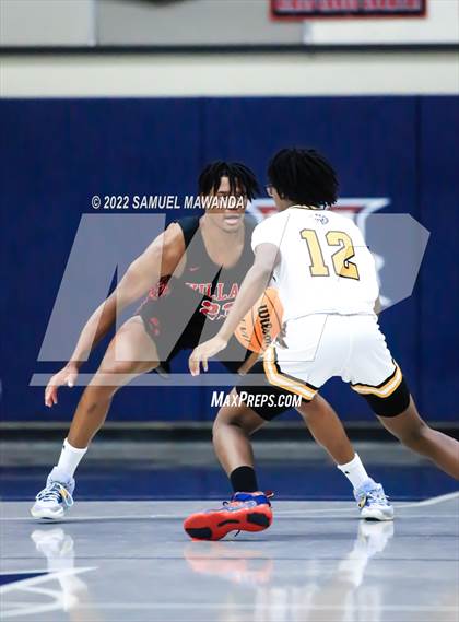 Thumbnail 2 in Village Christian vs King/Drew (20th Annual Rose City Round Ball Classic) photogallery.
