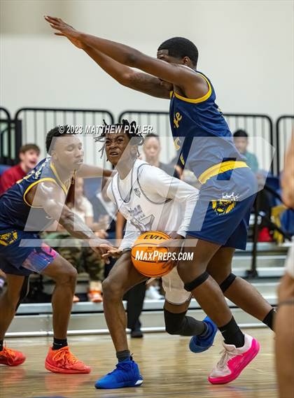Thumbnail 3 in New Life Christian Academy vs. James Cardinal McGuigan (Veterans Showcase) photogallery.