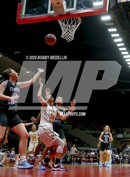 Thumbnail 3 in Clovis North vs. Clovis West (CIF Open Division Championship) photogallery.