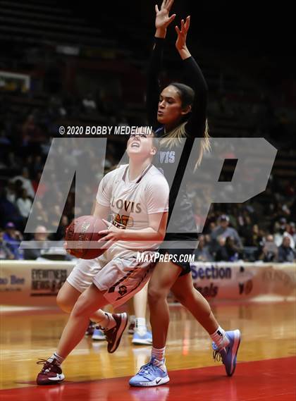 Thumbnail 3 in Clovis North vs. Clovis West (CIF Open Division Championship) photogallery.
