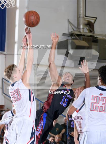 Thumbnail 2 in San Leandro vs. Dublin (Gridley Invitational) photogallery.