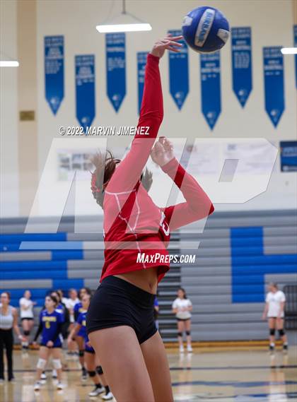 Thumbnail 2 in Burroughs vs Campbell Hall (Burbank JV Tournament) photogallery.