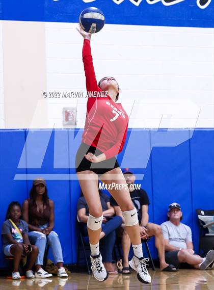 Thumbnail 3 in Burroughs vs Campbell Hall (Burbank JV Tournament) photogallery.