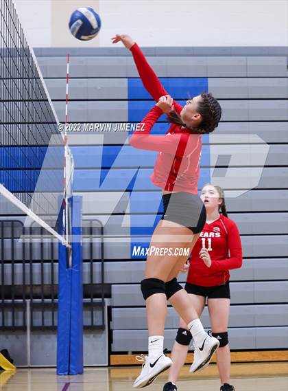 Thumbnail 2 in Burroughs vs Campbell Hall (Burbank JV Tournament) photogallery.