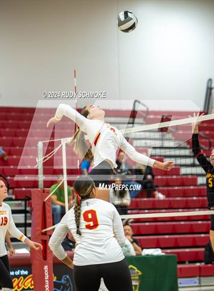 Thumbnail 3 in Cathedral Catholic vs. Torrey Pines (CIF SDS Open Division Final) photogallery.