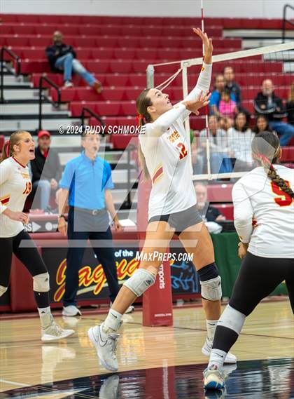 Thumbnail 3 in Cathedral Catholic vs. Torrey Pines (CIF SDS Open Division Final) photogallery.