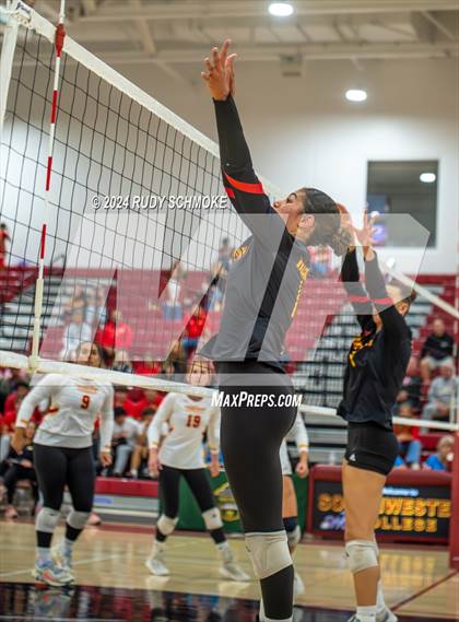 Thumbnail 1 in Cathedral Catholic vs. Torrey Pines (CIF SDS Open Division Final) photogallery.