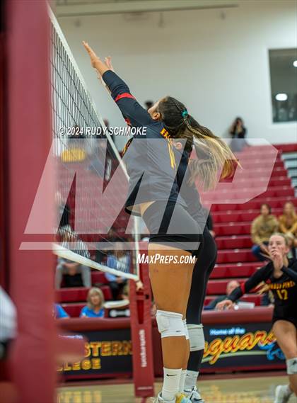 Thumbnail 3 in Cathedral Catholic vs. Torrey Pines (CIF SDS Open Division Final) photogallery.