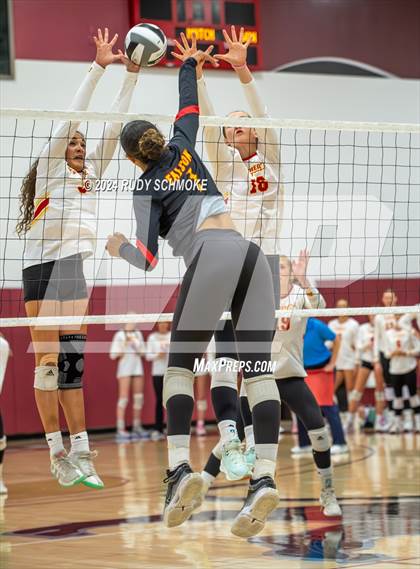 Thumbnail 3 in Cathedral Catholic vs. Torrey Pines (CIF SDS Open Division Final) photogallery.