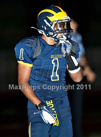 Thumbnail 3 in Bellevue vs. Oaks Christian (Mission Viejo Football Classic) photogallery.