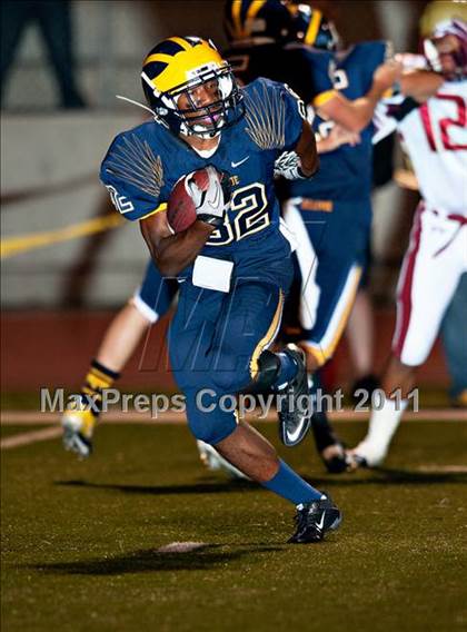 Thumbnail 1 in Bellevue vs. Oaks Christian (Mission Viejo Football Classic) photogallery.