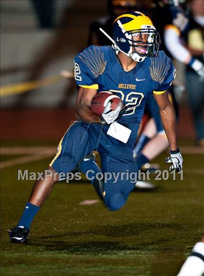 Thumbnail 2 in Bellevue vs. Oaks Christian (Mission Viejo Football Classic) photogallery.