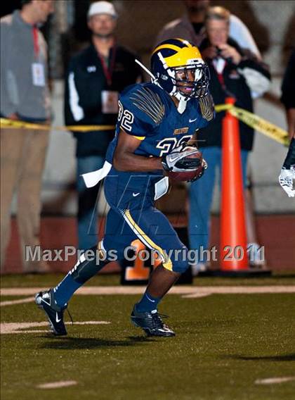 Thumbnail 1 in Bellevue vs. Oaks Christian (Mission Viejo Football Classic) photogallery.