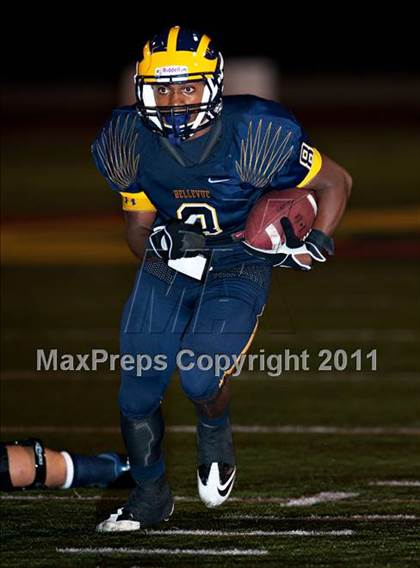 Thumbnail 2 in Bellevue vs. Oaks Christian (Mission Viejo Football Classic) photogallery.