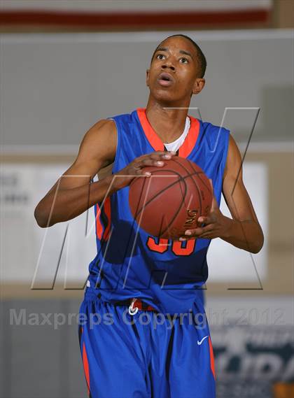Thumbnail 2 in Miller Grove vs. Rainier Beach (MaxPreps Holiday Classic) photogallery.