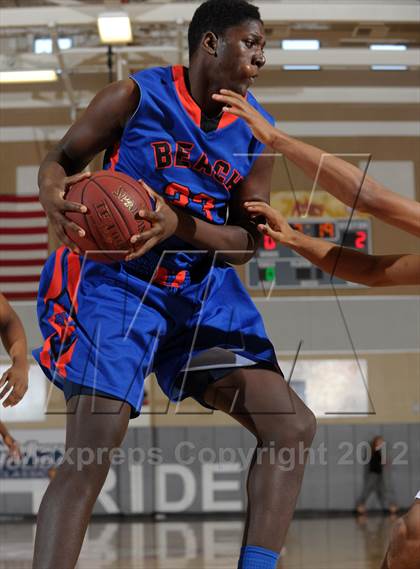 Thumbnail 2 in Miller Grove vs. Rainier Beach (MaxPreps Holiday Classic) photogallery.