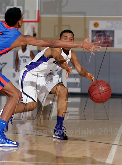 Thumbnail 3 in Miller Grove vs. Rainier Beach (MaxPreps Holiday Classic) photogallery.