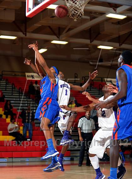 Thumbnail 2 in Miller Grove vs. Rainier Beach (MaxPreps Holiday Classic) photogallery.