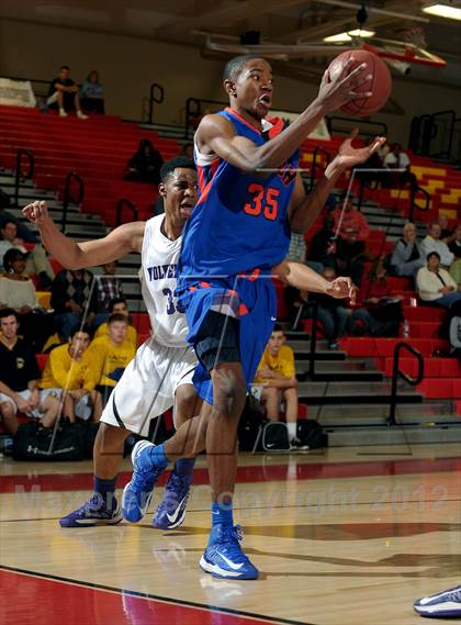 Thumbnail 3 in Miller Grove vs. Rainier Beach (MaxPreps Holiday Classic) photogallery.