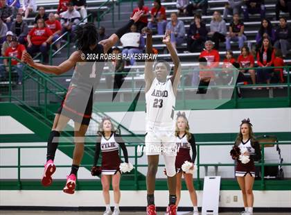 Thumbnail 2 in Wylie vs. Tyler Legacy (UIL 6A Regional Quarterfinal Playoffs) photogallery.