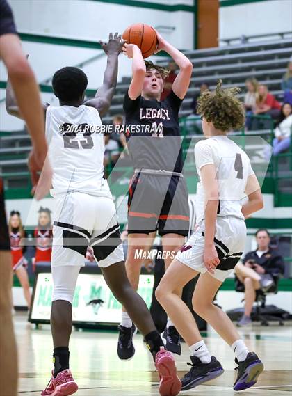 Thumbnail 2 in Wylie vs. Tyler Legacy (UIL 6A Regional Quarterfinal Playoffs) photogallery.