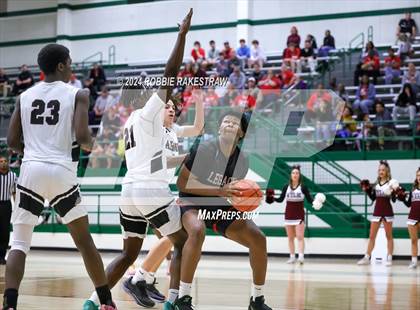 Thumbnail 1 in Wylie vs. Tyler Legacy (UIL 6A Regional Quarterfinal Playoffs) photogallery.