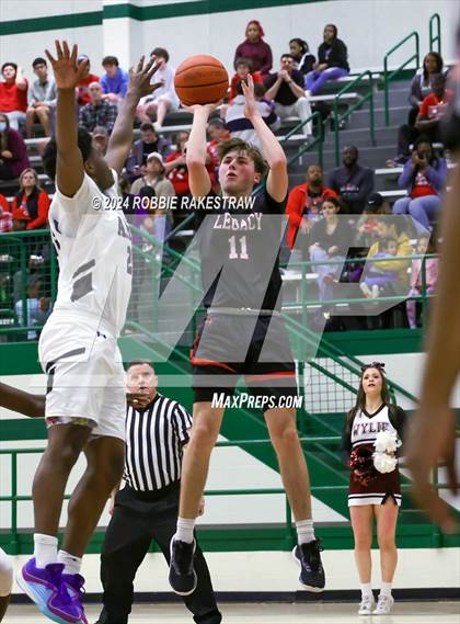 Thumbnail 2 in Wylie vs. Tyler Legacy (UIL 6A Regional Quarterfinal Playoffs) photogallery.