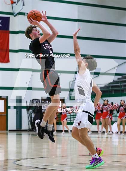 Thumbnail 3 in Wylie vs. Tyler Legacy (UIL 6A Regional Quarterfinal Playoffs) photogallery.