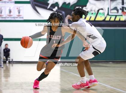 Thumbnail 3 in Wylie vs. Tyler Legacy (UIL 6A Regional Quarterfinal Playoffs) photogallery.