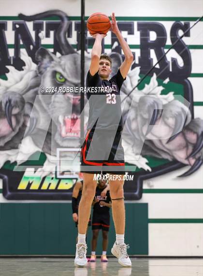 Thumbnail 3 in Wylie vs. Tyler Legacy (UIL 6A Regional Quarterfinal Playoffs) photogallery.