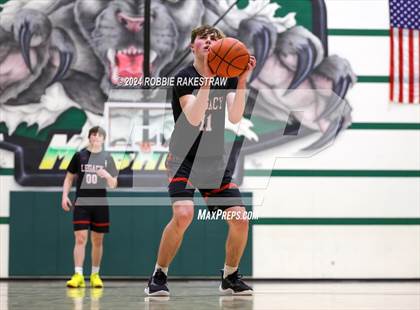 Thumbnail 2 in Wylie vs. Tyler Legacy (UIL 6A Regional Quarterfinal Playoffs) photogallery.