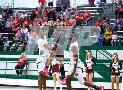 Thumbnail 3 in Wylie vs. Tyler Legacy (UIL 6A Regional Quarterfinal Playoffs) photogallery.