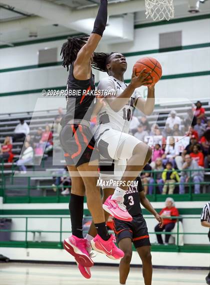 Thumbnail 3 in Wylie vs. Tyler Legacy (UIL 6A Regional Quarterfinal Playoffs) photogallery.