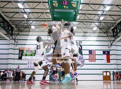 Thumbnail 2 in Wylie vs. Tyler Legacy (UIL 6A Regional Quarterfinal Playoffs) photogallery.