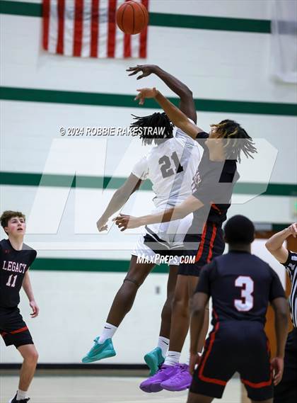 Thumbnail 3 in Wylie vs. Tyler Legacy (UIL 6A Regional Quarterfinal Playoffs) photogallery.