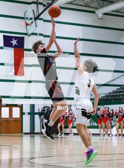 Thumbnail 2 in Wylie vs. Tyler Legacy (UIL 6A Regional Quarterfinal Playoffs) photogallery.