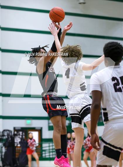Thumbnail 2 in Wylie vs. Tyler Legacy (UIL 6A Regional Quarterfinal Playoffs) photogallery.