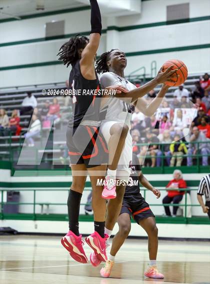 Thumbnail 2 in Wylie vs. Tyler Legacy (UIL 6A Regional Quarterfinal Playoffs) photogallery.