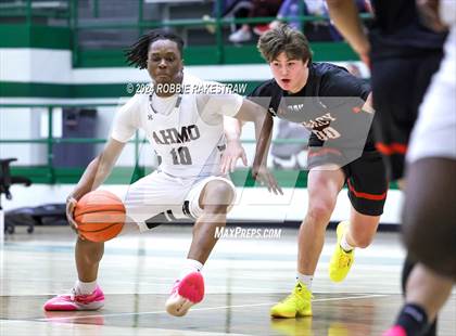 Thumbnail 3 in Wylie vs. Tyler Legacy (UIL 6A Regional Quarterfinal Playoffs) photogallery.